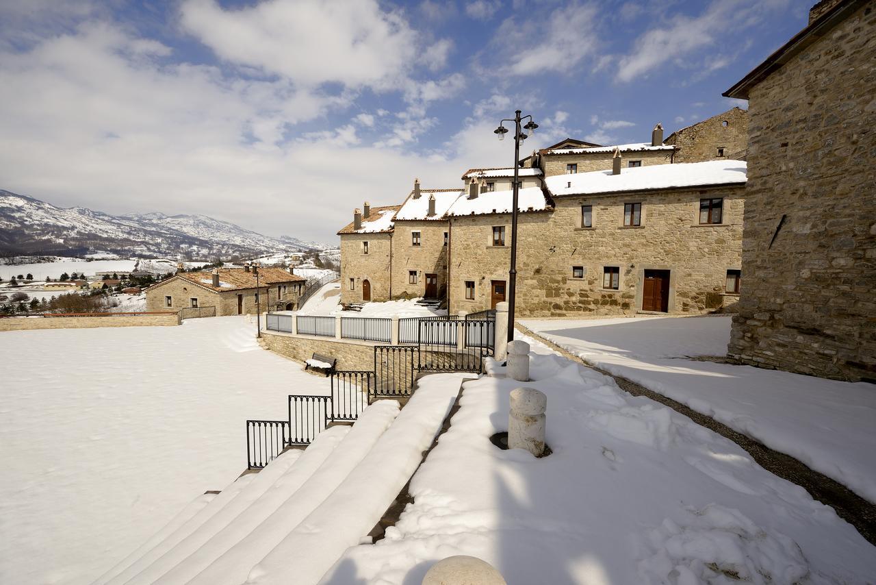 Borgotufi Albergo Diffuso Castel del Giudice Exterior photo